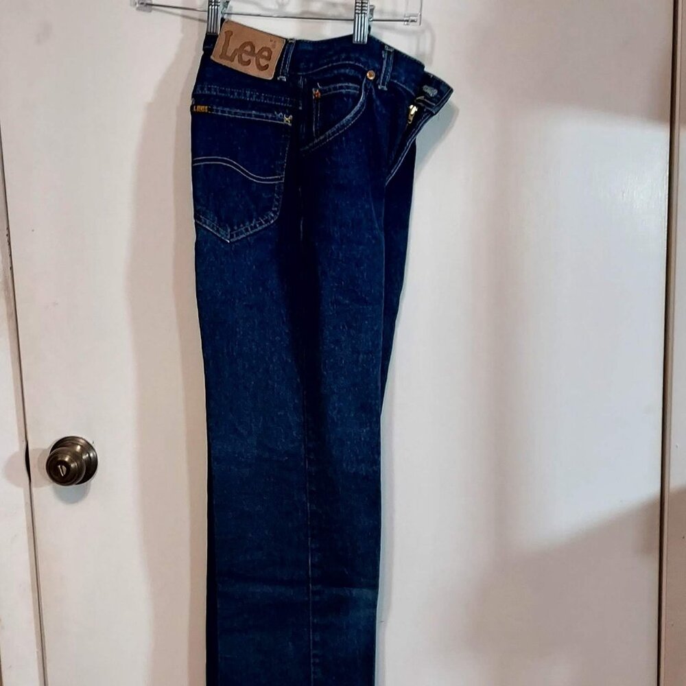 Lee Womans Jeans Dark Wash Sz 3 Straight Leg 5 Pockets. 1 Flaw